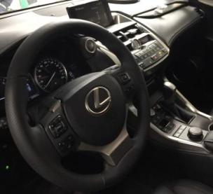 Руль Lexus NX200 до установки нагревательных элементов в руль