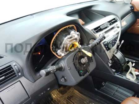 Подушка безопасности снята для установки обогрева руля Lexus RX350